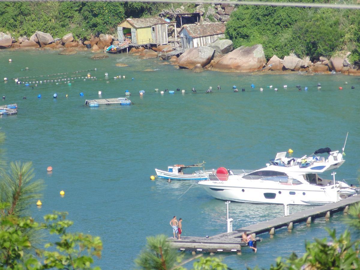 Casa próxima a praia de Calheiros Governador Celso Ramos Quarto foto