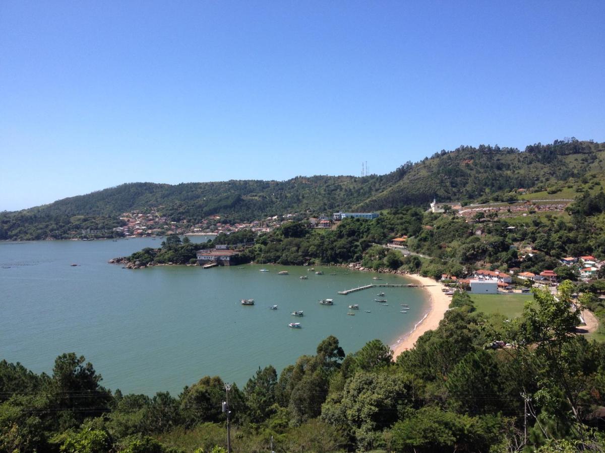 Casa próxima a praia de Calheiros Governador Celso Ramos Quarto foto